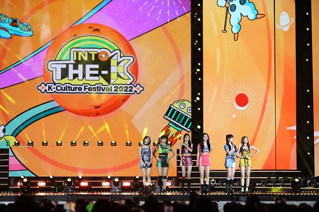 Girl group Ive performs during “The-K Concert” held at the Jamsil Olympic Stadium in southern Seoul on Friday. (Courtesy of 2022 K-Culture Festival)