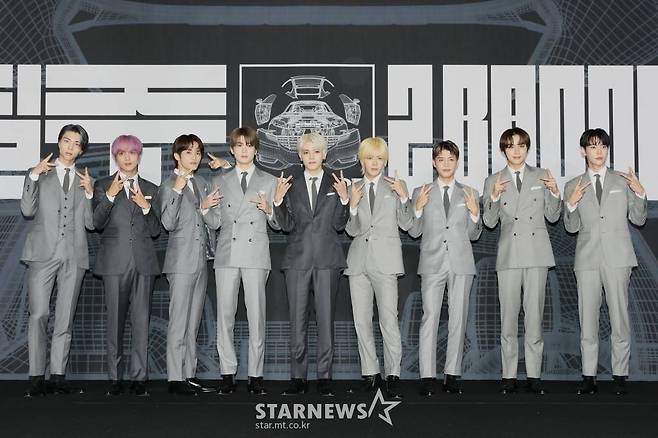 그룹 NCT127이 16일 진행된 정규 4집 '질주'(2 Baddies) 발매 기념 기자간담회에 앞서 포즈를 취하고 있다. 이번 앨범에는 타이틀곡 '질주'(2 Baddies)를 비롯해 '패스터'(Faster), '타임 랩스'(Time Lapse), '불시착'(Crash Landing) 등 다채로운 장르의 총 12곡이 수록됐다. /사진제공=SM엔터테인먼트 2022.09.16 /사진=이동훈 기자 photoguy@