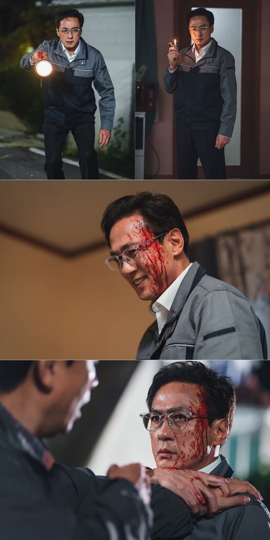 Vengeance of the Bride is raising the level of tension with a still cut that causes creeps ahead of the first broadcast.The production team of KBS2s new daily drama Vengeance of the Bride (directed by Park Ki-hyun, Song Jung-rim) will unveil a still cut of Son Chang-mins insanity, which is covered in blood, and heralded a breathtaking storyline that will be stirred from the first episode.The photo released showed Son Chang-min (Gangbaeksan Station) on a pitch-black night, persistently chasing someone with a flashlight.Son Chang-mins icy look in the lighter light suggests that an ominous event will happen.Son Chang-min, who is making a smile with a bloody face all over his face in the ensuing photo, reminds me of a demon from hell.Son Chang-mins eerie force, which reveals the evil people by staring at someone in the last picture, makes the tension soar to the peak.Son Chang-min, who plays Kang Baek-san, the founder of LeBlanc, a leading cosmetics company in Korea, expressed the process of degenerating by desire by a normal person with a changeable expression and overwhelming presence, and made even the field staff thrilled.I would like to ask for your interest in the first broadcast of Vengeance of the Bride this evening, when the overwhelming charismatic clash of Park Ha-na, who has returned as a revenge Goddess, vowing to punish Son Chang-min, who will show off his previous villain performance, the production team said.The KBS2 new daily drama Vengeance of the Bride, which depicts the deadly and fascinating revenge of a woman who became the daughter-in-law of the enemy, will be broadcasted at 7:50 pm on the 10th.