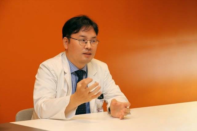 김양현 고려대 안암병원 가정의학과 교수는 저탄수화물 식이요법이나 간헐적 단식이 초기에는 체중 감량 효과가 있지만 장기 효과를
거두기는 힘들다고 말했다. 김 교수는 최선의 식이 다이어트는 자신의 상황에 맞춰 적절한 방법을 찾아내 지속적으로 시행하는 것이라고
강조했다. 고려대 안암병원 제공