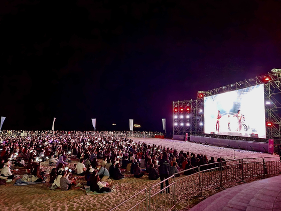 The audience watches a livestream of the concert on Haeundae beach on Oct. 15. [BIGHIT MUSIC]