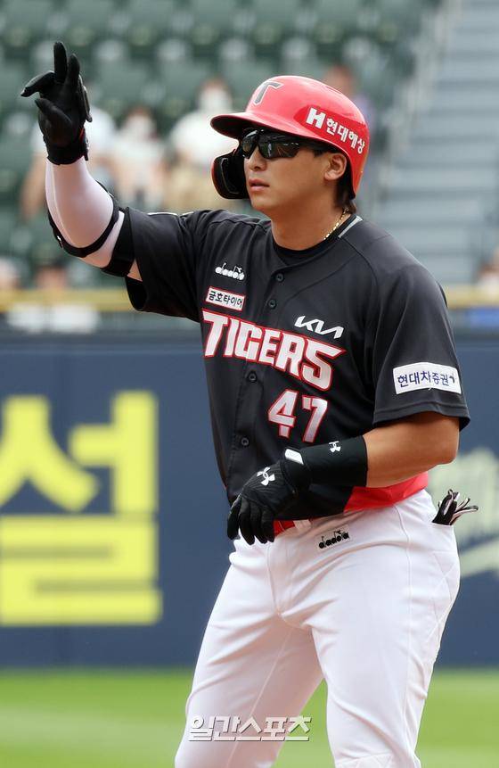2022 KBO리그 프로야구 두산 베어스와 KIA 타이거즈의 경기가 지난 9월 11일 오후 서울 잠실야구장에서 열렸다. 1회초 무사 1,3루 나성범이 1타점 적시타를 치고 1루에서 기뻐하고 있다. 잠실=김민규 기자 mgkim1@edaily.co.kr