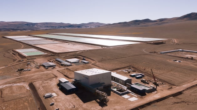 포스코가 투자한 아르헨티나 리튬 추출공장 및 염수저장시설 전경.
