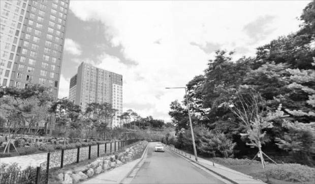 사진은 경기 평택시의 한 개발구역을 4년 전과 비교한 모습. 보보스부동산연구소 제공