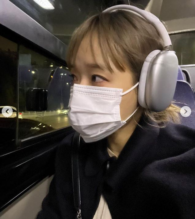 Yu-Jeong said on his instagram on the 22nd, I am.I like to sit on the bus and sit at the window of my favorite low chair, open the window, listen to the music, and look at the Firelight of the City. In the photo, Choi Yoo-jung is looking out the window of a running bus. His face, which is small enough to wear a headset, and his expression filled with emotion captures the attention of viewers.Chung Chae-yeon, a fellow entertainer who saw this, commented, I like buses but I like Yu-Jeong more.On the other hand, Yu-Jeong successfully released his first solo album Sunflower on September 14th, six years after his debut.