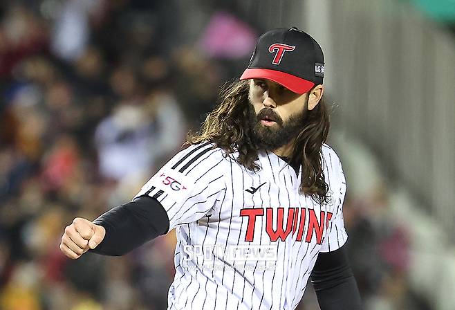 ▲ 1차전 자기 몫을 한 켈리는 이제 동료들의 활약을 기다린다 ⓒ곽혜미 기자