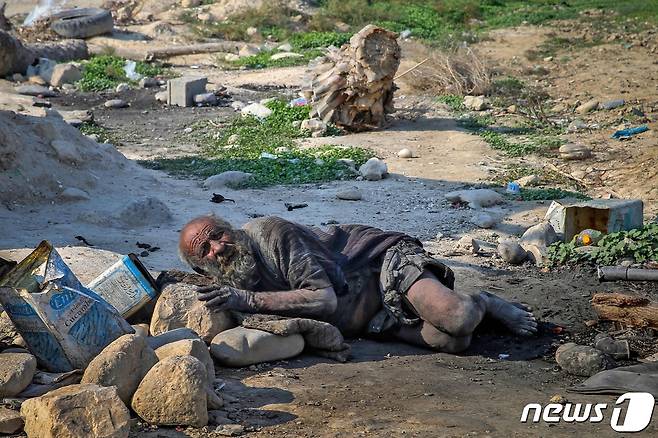 67년간 씻지 않은 이란의 아무 하지(94)가 세상을 떠났다. ⓒ AFP=뉴스1