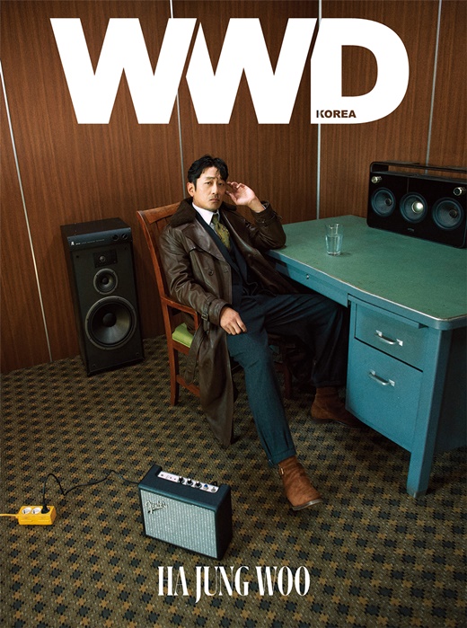 Actor Ha Jung-woo revealed the criteria for his work Choices.On the 26th, WWD Korea released Ha Jung-woos November issue.Ha Jung-woo has created a variety of styles of fashion, including formal costumes such as leather coats and suits, as well as trendy outfits such as boomer jackets.In the interview after the shoot, about the last scene of  ⁇  Narco-Saints  ⁇   ⁇   ⁇   ⁇   ⁇   ⁇   ⁇   ⁇   ⁇ .........................................................................................................................................................................................................He said that he would have been locked in the thought of a person who is so suspicious and who kills his subordinates without hesitation.The most important criterion when choosing a piece of work is that it is a person, and it is because the work can be changed according to the person who makes it.In addition, he cherished all his works in order to grow up as a filmmaker, and expressed his desire to deepen his acting and expression through the process.On the other hand, Ha Jung-woo is about to release the movie Boston 1947 and Ya Ya Ya and recently finished shooting 80% of the film Ya Ya overseas.