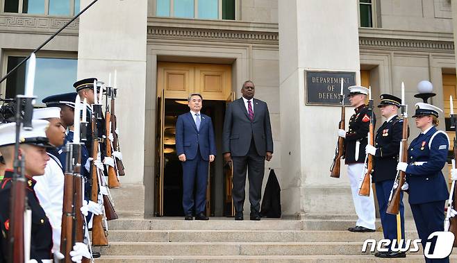 이종섭 국방부 장관(가운데 왼쪽)과 로이드 오스틴 미국 국방장관. (국방부 제공) 2022.7.30/뉴스1 ⓒ News1 신웅수 기자