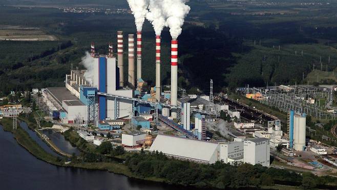 폴란드의 민간 발전사 ZE PAK이 운영하는 퐁트누프 화력발전소. 제팍은 이 화력발전소를 2024년까지 운영하고, 부지에 원전을 건설할 계획을 세우고 있다. /산업통상자원부 제공