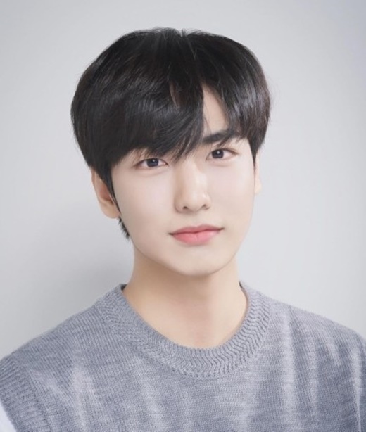 Actor Im Soo-hyang, 32, memorialized the late Easy Han, who died in the Itaewon accident.Im Soo-hyang said on January 1, I have to go to a good place and be happier.He said, Yesterday I was shooting with you all day, but when I heard the news, I gathered in your Mortuary and we all sat for a long time without saying anything, he said. I knew how hard you worked and wanted to do well. I took you quickly and it was so sad, sad and sad.And your parents told me that you liked and boasted that you went home and praised the sister for doing well. I think I cried for a long time because I was sorry to give you a better word and a word of support. I was sick.Im Soo-hyang said, It hurts me so much to let go of my colleague first, but Sister will work harder for all of our team to think of you and do your part. I want you to be proud there and now to be at peace. I prayed.He added, I would like to extend my sincere condolences to all those who have become stars in this Itaewon disaster.Im Soo-hyang was filming MBCs new drama The Season of the Poodle with the late Easy Han. Currently, the Season of the Poodle has been stopped and will be resumed after the reorganization.