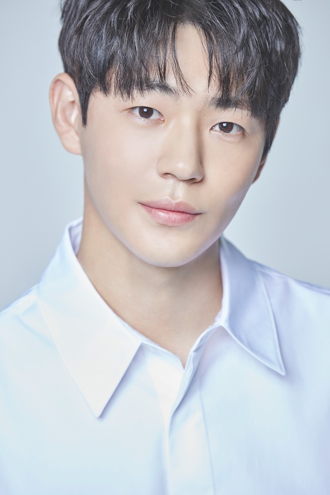 Actress Shin Jae-has new profile picture has been released.In his new profile photo released on November 1, he boasts a new mature visual. He has a natural charm with a white shirt and a T-shirt. He has a soft look and a cheerful smile.In addition, he adds a sophisticated and chic mood with a black turtleneck and charismatic eyes, revealing his pale color.In the meantime, the new work is expected to fill the first half of 2023.As the first comeback after the whole world, SBS  ⁇  The Good Detective  ⁇  joins the innocent rainbow transportation new article  ⁇  Onha Jun  ⁇   ⁇   ⁇   ⁇   ⁇   ⁇   ⁇   ⁇   ⁇   ⁇   ⁇ .In the TVN  ⁇  Ilta Scandal  ⁇ , I will take on the role of the main chief of the lecturer Choi Chi-yeol (Chung Kyung-ho)  ⁇  Ji Dong-hee  ⁇  and plan to transform another character from  ⁇  The Good Detective  ⁇ .