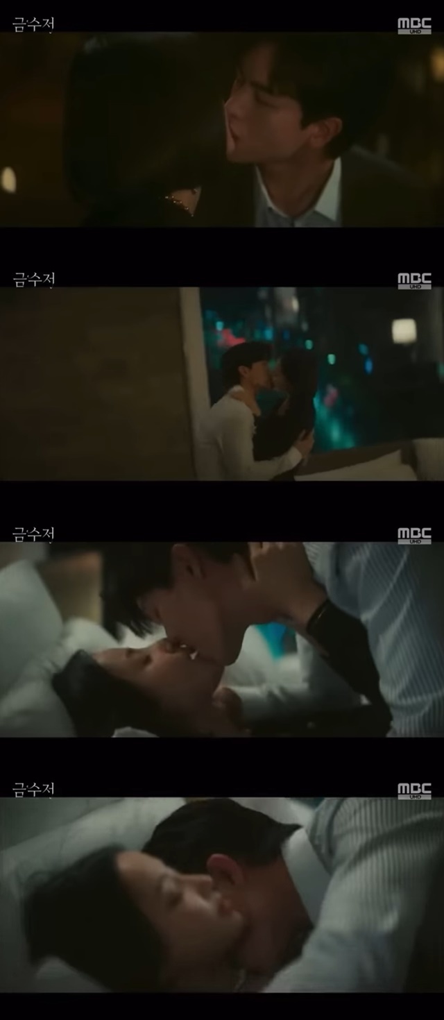 Biwoi Yook Sungjae and Yeon Woos bed Kiss god from Momorand are gathering topics.In the 12th episode of MBCs Friday-Saturday drama Gold Spoon (playwright Yoon Eun-kyung, Kim Eun-hee/director Song Hyun-wook, Lee Han-joon/production Samhwa Networks, Studio N), Lee Seung-cheon (Yook Sungjae) returned to Plastic Spoon again.In particular, on the show, a drunken Lee Seung-cheon kissed Oh Yeo-jin (Yeon Woo) hotly, drawing attention.In this scene, Yook Sungjae shared a deep kiss with Yeon Woo, threw off his jacket roughly, and showed off his masculinity by grabbing Yeon Woo.In the ensuing bed god, Yook Sungjae kissed Yeon Woos neck and digested a high-level god.Immediately after the broadcast, viewers responded that the god was surprised by the high level of affection of the idol actors through SNS and online community.Meanwhile, Gold Spoon is a life adventure in which a child born in a poor house changes his fate with a friend born in a rich family through a Gold Spoon that he accidentally obtained. It is broadcast every Friday and Saturday at 9:45 pm.