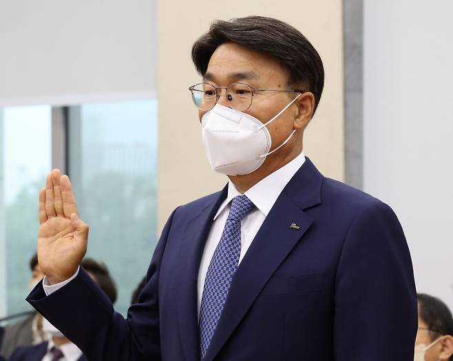 지난 10월4일 국회 행정안전위원회에서 열린 행정안전부 등에 대한 국정감사에서 증인으로 출석한 최정우 포스코그룹 회장. ⓒ시사저널 박은숙
