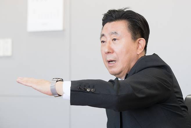 김광호 케이에이치아이 회장이 조선비즈와 인터뷰하고 있다./ 고운호 기자