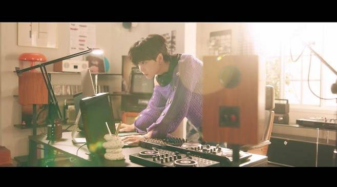 Kim Jonghyun from NUEST released music video Teaser ahead of comeback.Kim Jonghyeon showed the title song  ⁇ Lights  ⁇  Music Video Teaser video of his first mini album  ⁇ MERIDIEM (Meridium)  ⁇  on the official SNS on the afternoon of the 6th.Kim Jonghyeons unique bright energy is felt in the video, and the sound of various musical instruments leads to a hip atmosphere, capturing eyes and ears at once.Warm light production and soft camera moving are combined with Kim Jonghyeons clear smile to convey pleasant energy.Kim Jonghyeon, who foresaw the bright atmosphere of the new song  ⁇ Lights ⁇  in various ways, such as immersing himself in music work with a headset or enjoying the light filled with space, and observing numerous starlight in the night sky through astronomical telescopes, is depicted at the end of the video, causing curiosity about the main piece.Kim Jonghyeon, who grew up as an artist, can be seen in the music video as he announced his participation in the track list.The title song  ⁇  Lights  ⁇   ⁇  is a hip-hop dance genre featuring Kim Jonghyeon meeting the light and swimming the universe toward the moon.Kim Jonghyeon participated in the lyrics and painted faith and excitement for the fans instead of worrying and fearing for a new beginning.Artist Kim Jonghyun, who pursues newness like free light, and a lot of fans who illuminate Kim Jonghyun,  ⁇ Lights ⁇ , which means everyone, will be a big meaning for fans who have long waited for Kim Jonghyuns solo debut.Kim Jonghyuns first mini-album  ⁇  MERIDIEM  ⁇  will be released on various online music sites at 6 pm on the 8th, and will meet fans first at 5 pm countdown live on the same day.