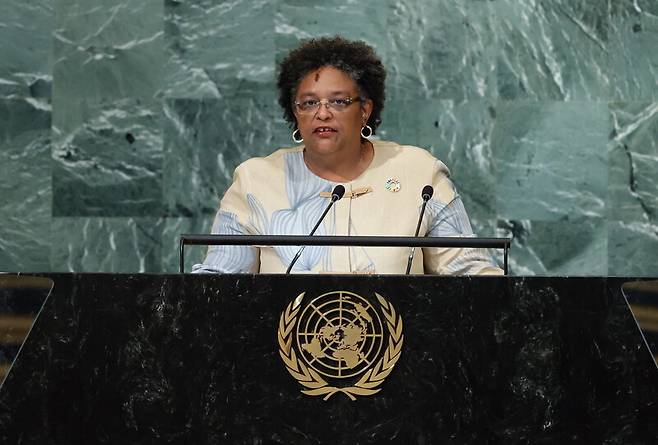 바베이도스의 미아 모틀리 총리가 지난 9월 유엔 총회 일반토의에서 연설하고 있다. 카리브해의 섬나라인 바베이도스는 해수면 상승으로 인한 위협을 받고 있다. EPA 연합뉴스