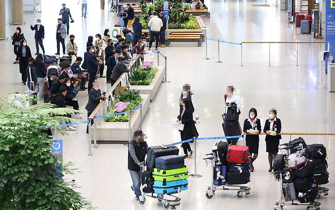 코로나19 확산 이후 처음으로 인천국제공항 하루 여객 수가 9만 명을 넘었다. 지난 7일 인천공항 모습. 연합뉴스