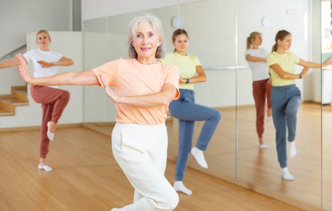 나이가 들면서도 신체 활동을 활발히 하면 두뇌 건강을 유지하는데 도움이 된다. [사진=게티이미지뱅크]
