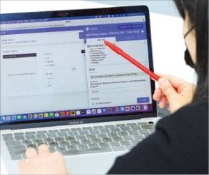 한 응시자가 지난 12일 열린 AICE 첫 정기시험을 보고 있다. 임대철 한경디지털랩 기자