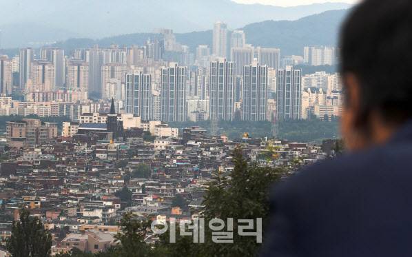 서울 남산에서 바라본 서울 시내 아파트 단지 모습. (사진=방인권 기자)