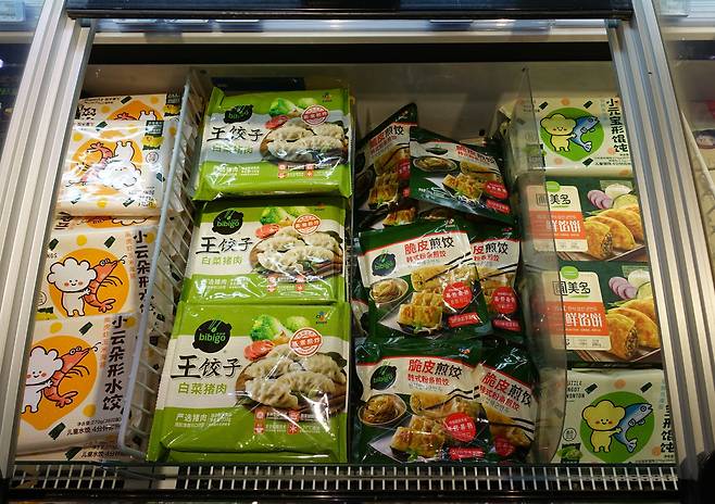 중국 베이징의 한 수퍼마켓 냉동고에 진열된 CJ제일제당 비비고 만두. /김남희 특파원