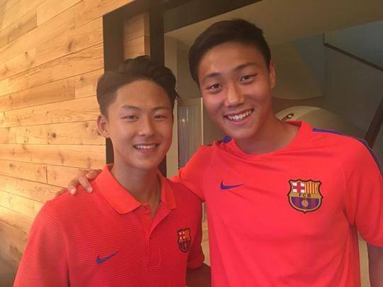 바르셀로나 B팀에서 함께 뛰었던 이승우(왼쪽)와 백승호. ⓒ이승우 SNS