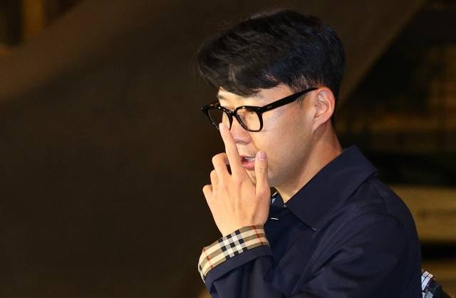 2022 카타르 월드컵 대한민국 축구대표팀 손흥민이 16일(현지시간) 카타르 도하 하마드 국제공항을 통해 입국해, 국내외 취재진과 인터뷰를 하고 있다. 연합뉴스