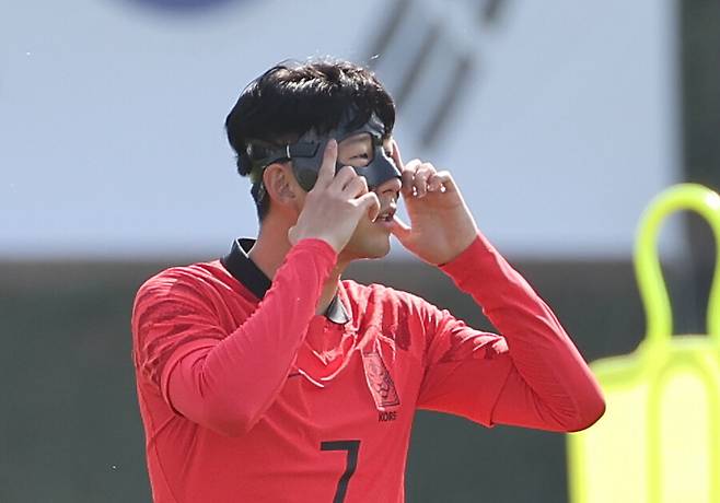 ▲ 안면 보호 마스크 착용한 손흥민 ⓒ연합뉴스