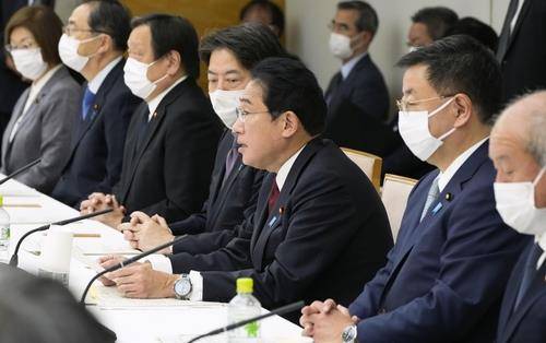 '국가안전보장전략' 개정 회의 참석한 기시다 일본 총리 (도쿄=교도 연합뉴스) 기시다 후미오 일본 총리가 9일 총리관저에서 열린 '국가안전보장전략' 개정을 위한 전문가 회의에서 발언하고 있다.