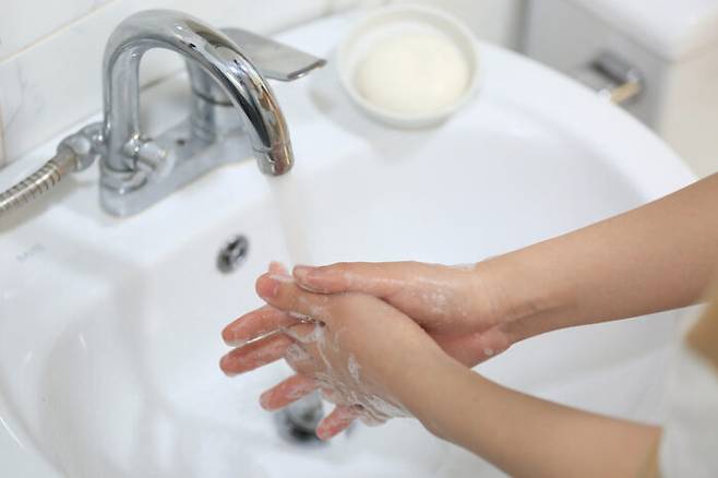 손 위생은 감기를 비롯한 여러 바이러스 감염을 예방한다. [사진= 게티이미지뱅크]