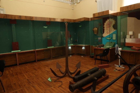 우크라이나 국방부는 러시아군이 헤르손 철수 과정에서 헤르손 역사박물관 내 비치된 소장품들을 약탈해갔다고 주장했다. 사진=우크라이나 국방부 트위터