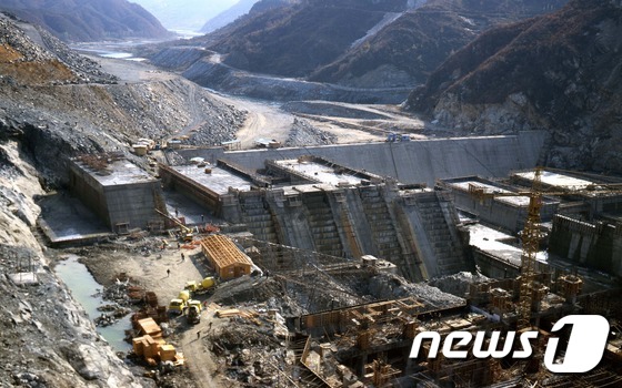 2015년 국가기록원이 공개한 1984년 충주댐 공사현장 모습. /뉴스1 DB