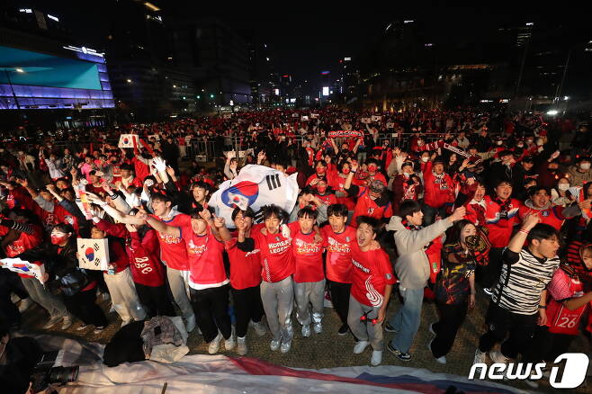 대한민국을 응원하는 시민들 ⓒ News1 박세연 기자