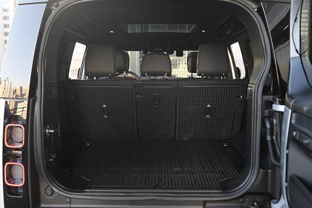 랜드로버 디펜더 P400 X