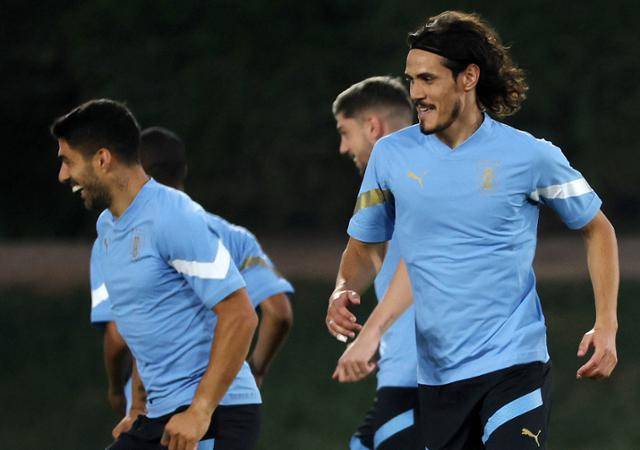 우루과이 축구대표팀 선수들이 23일(현지시간) 오후 카타르 도하 알 에르살 트레이닝센터에서 훈련을 하고 있다. 도하=뉴시스