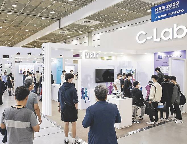 삼성전자는 지난 10월4일부터 7일까지 서울 코엑스에서 열린 한국전자전(KES 2022)에서 C랩의 다양한 혁신 제품과 솔루션을 처음으로 선보였다.