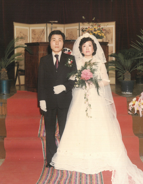 1978년 10월 서울 종로 YMCA 강당에서 부부의 연을 맺은 유이상 풍년그린텍 대표의 결혼식 기념 사진.