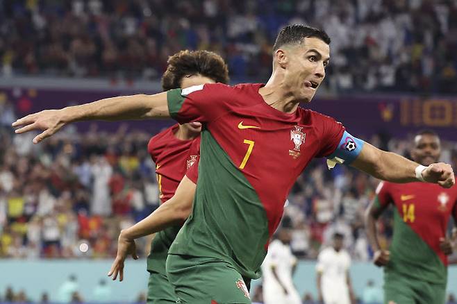 포르투갈 대표팀의 크리스티아누 호날두가 페널티킥을 성공시킨 뒤 기뻐하고 있다. 사진=AP PHOTO