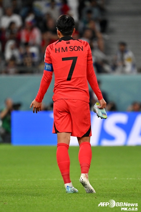 한국 축구대표팀 에이스 손흥민은 24일 우루과이와의 월드컵 첫 경기에서 위력적인 슈팅을 때려내며 공격을 이끌었다. 아쉽게도 득점은 없었다. 사진=ⓒAFPBBNews = News1