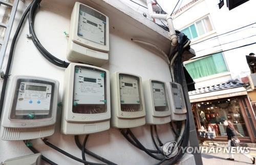 서울 시내 한 주택가에 설치된 전기계량기 [연합뉴스 자료사진]