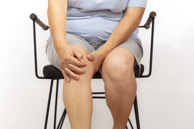 비만과 무릎 관절 통증은 연관성이 크다고 전문가는 지적한다. 게티이미지뱅크
