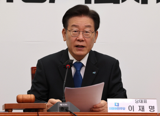 : 이재명 더불어민주당 대표가 지난 25일 최고위원회의에서 발언하고 있다. 연합뉴스