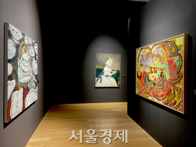 크리스티에 출품된 ‘초현대미술’의 대표 작가 이지 우드(왼쪽부터), 에바 유스키에비츠, 로렌 퀸의 작품들.