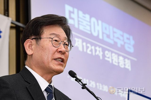 이재명 더불어민주당 대표가 29일 서울 여의도 국회에서 열린 의원총회에서 발언하고 있다.