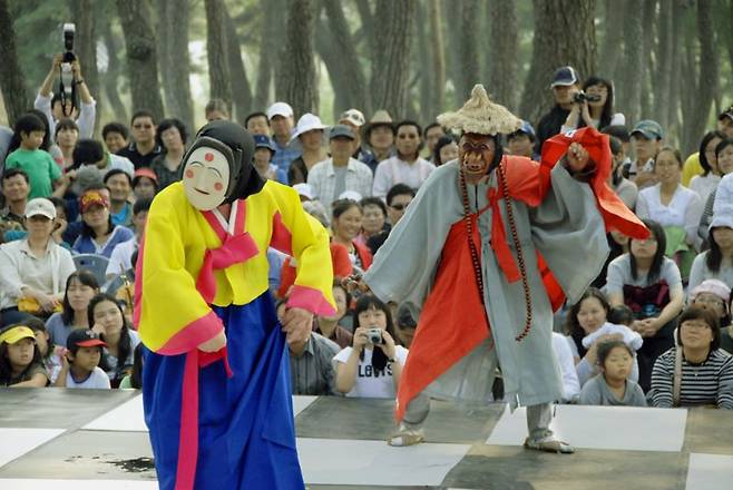 한국의 탈춤 문화재청 제공