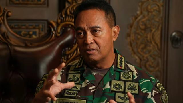 니케이아시아 측 질문에 답하고 있는 안디카 페르카사 인도네시아 군 최고사령관의 모습. 닛케이아시아 캡처