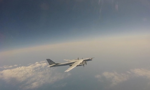 러시아 Tu-95 전략 폭격기가 지난 5월 중국 공군기와 합동으로 아시아·태평양 지역 정찰 훈련에 나서고 있는 모습. 연합뉴스