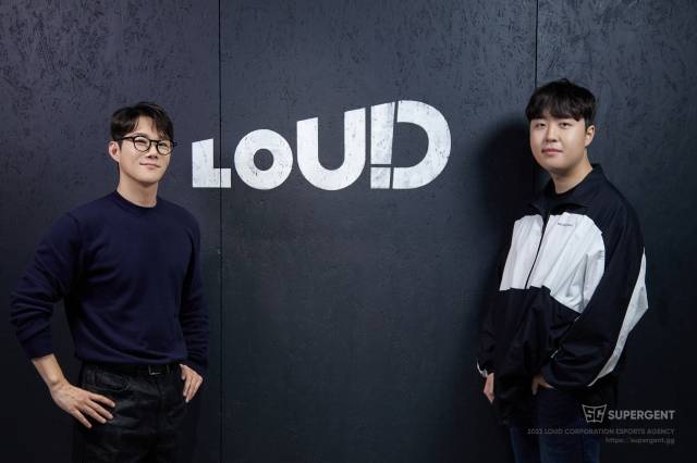 서경종 라우드 코퍼레이션 대표(왼쪽)와 프로게이머 ‘카나비’ 서진혁. 라우드 제공