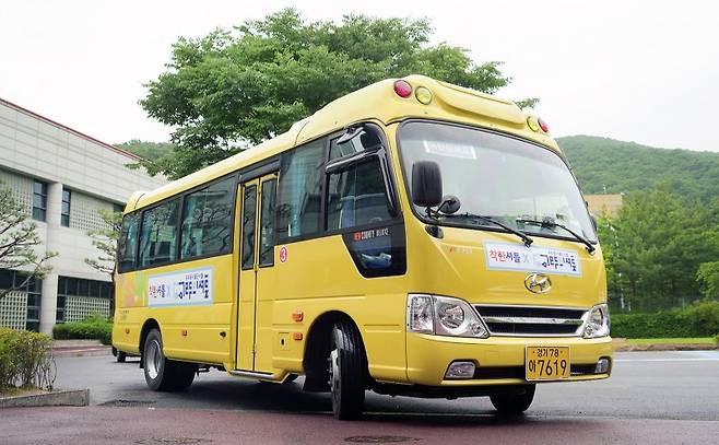 SK텔레콤은 AI '누구(NUGU)', 얼굴인식 AI(Facecan), T맵 등 ICT와 유휴 셔틀을 활용한 '착한 셔틀'을 통해 발달장애 근로자의 출퇴근 이동을 지원하고 있다. SKT 제공